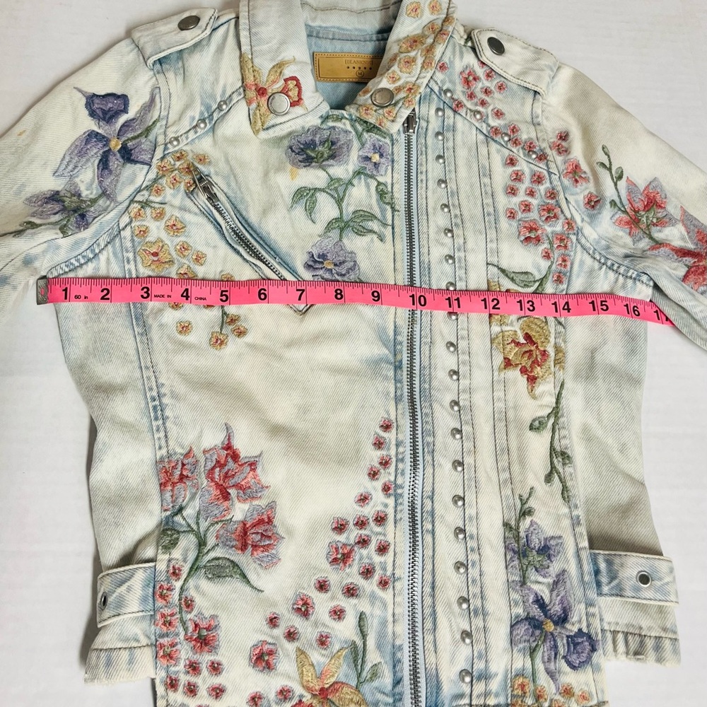 BLANK NYC WOMEN’S Unique Floral  Embroidered Jean Long Sleeve Jacket 
    SIZE M - Picture 11 of 16